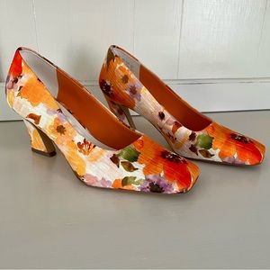 Beautiful Franco Sarto Dina Heel in Floral - Melon Colorway - size 7